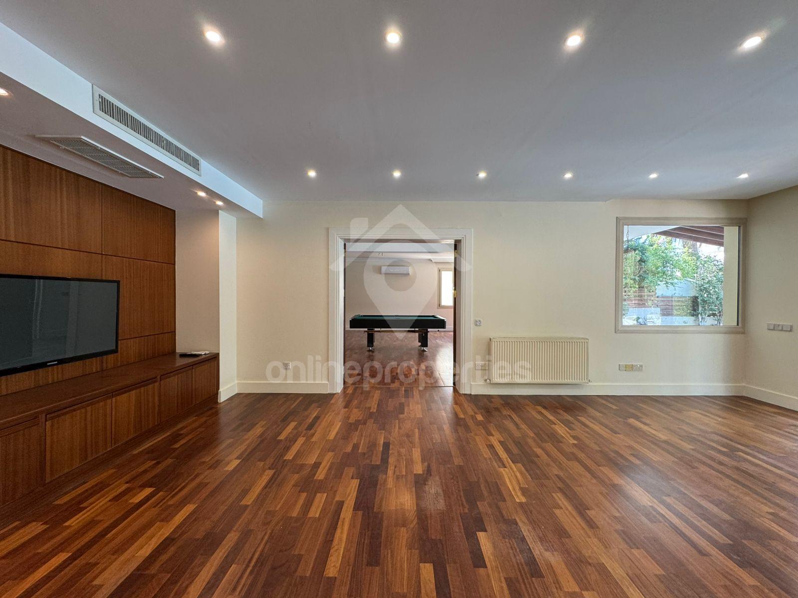 To change image, hover mouse over thumbnails below