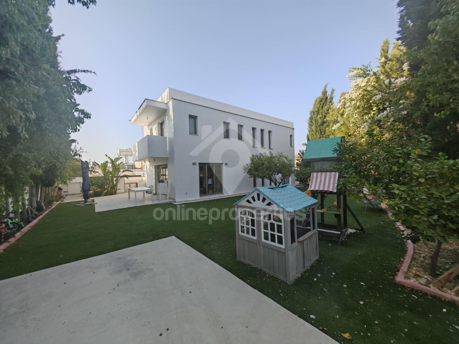 To change image, hover mouse over thumbnails below