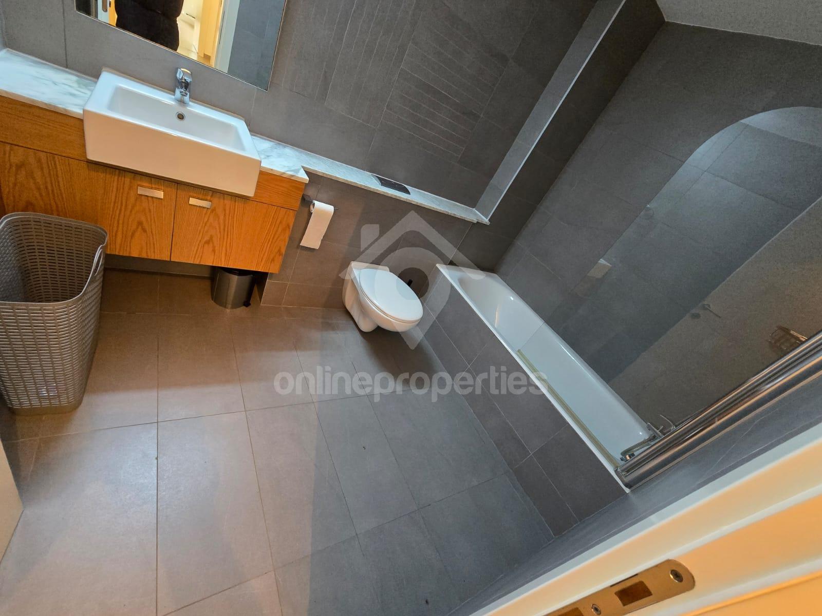 To change image, hover mouse over thumbnails below