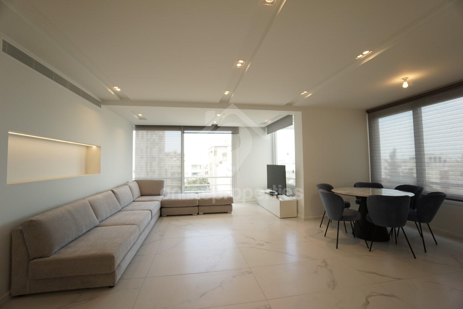 To change image, hover mouse over thumbnails below