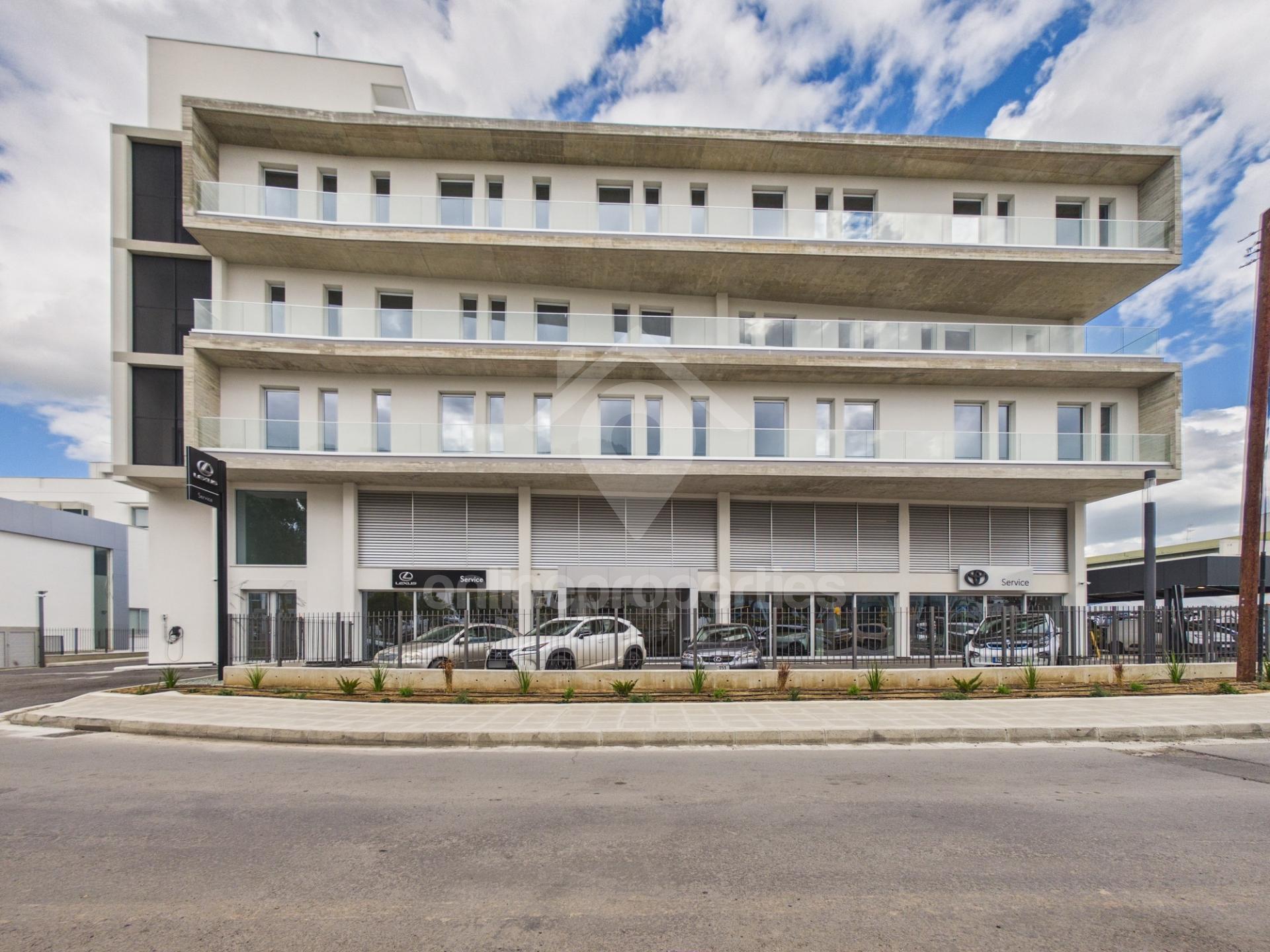 To change image, hover mouse over thumbnails below