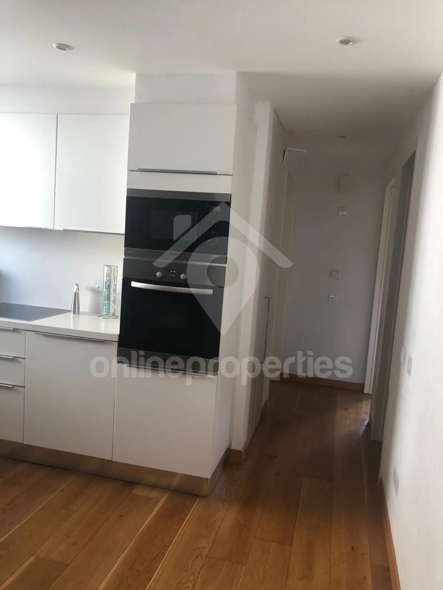 To change image, hover mouse over thumbnails below