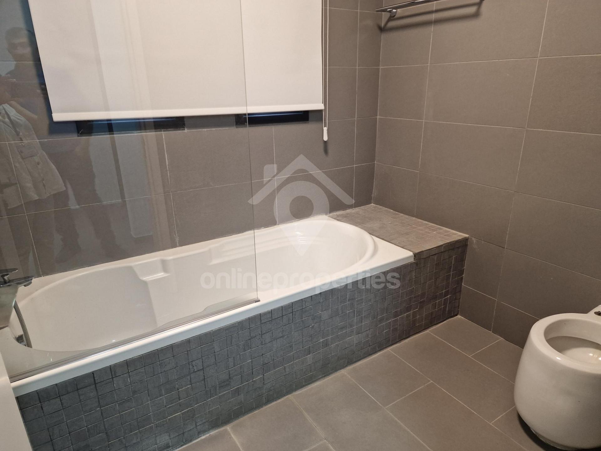 To change image, hover mouse over thumbnails below