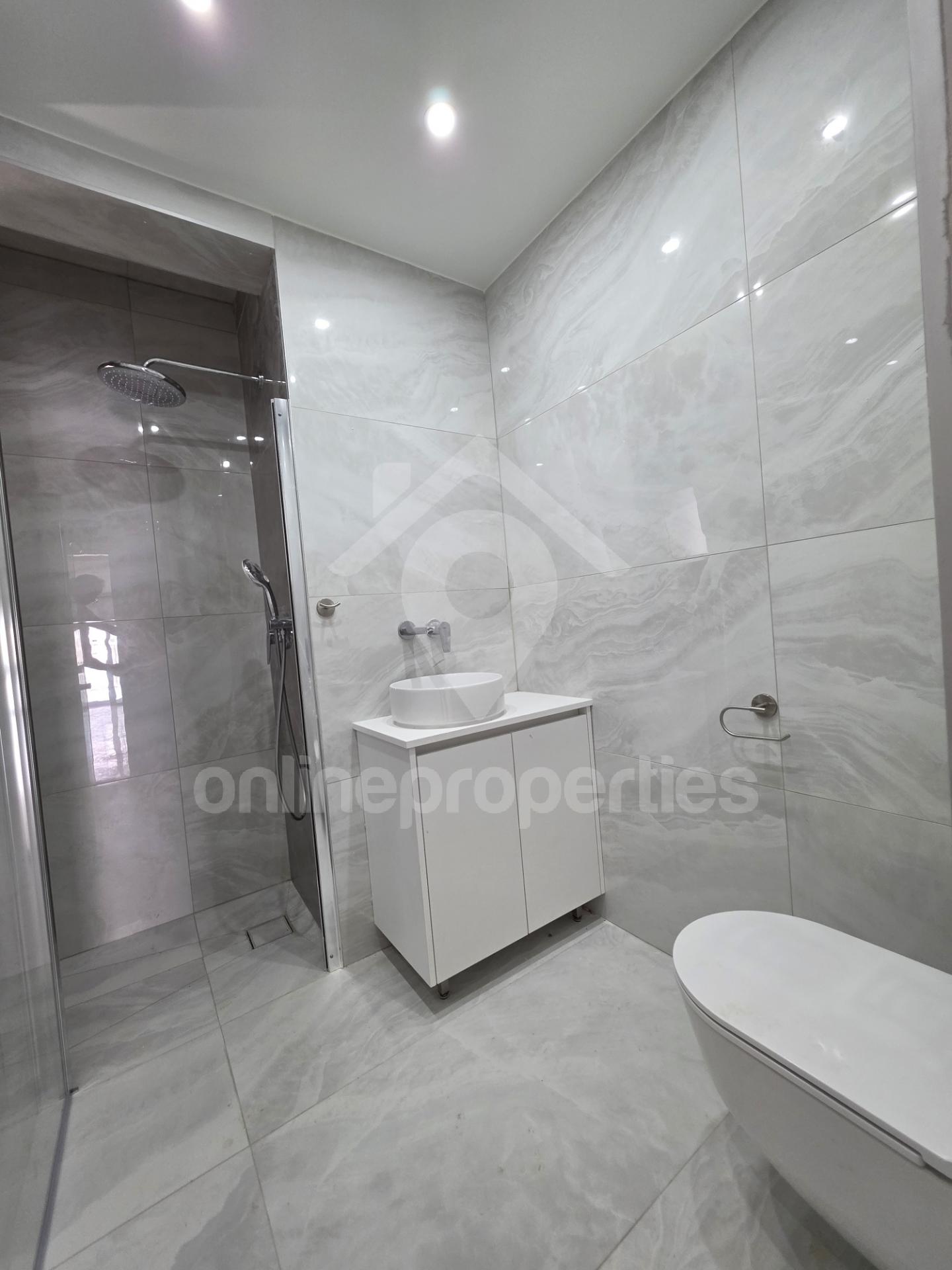 To change image, hover mouse over thumbnails below