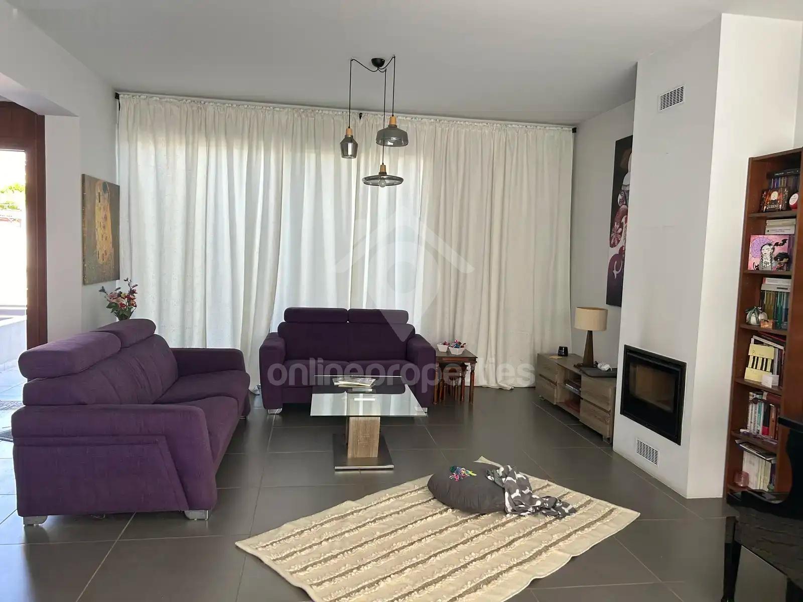 To change image, hover mouse over thumbnails below