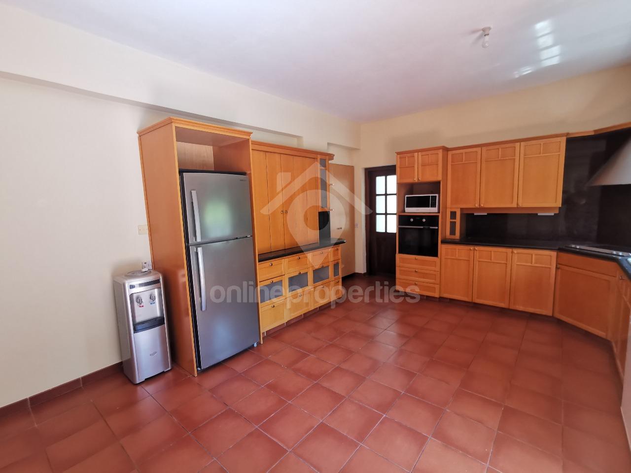 To change image, hover mouse over thumbnails below