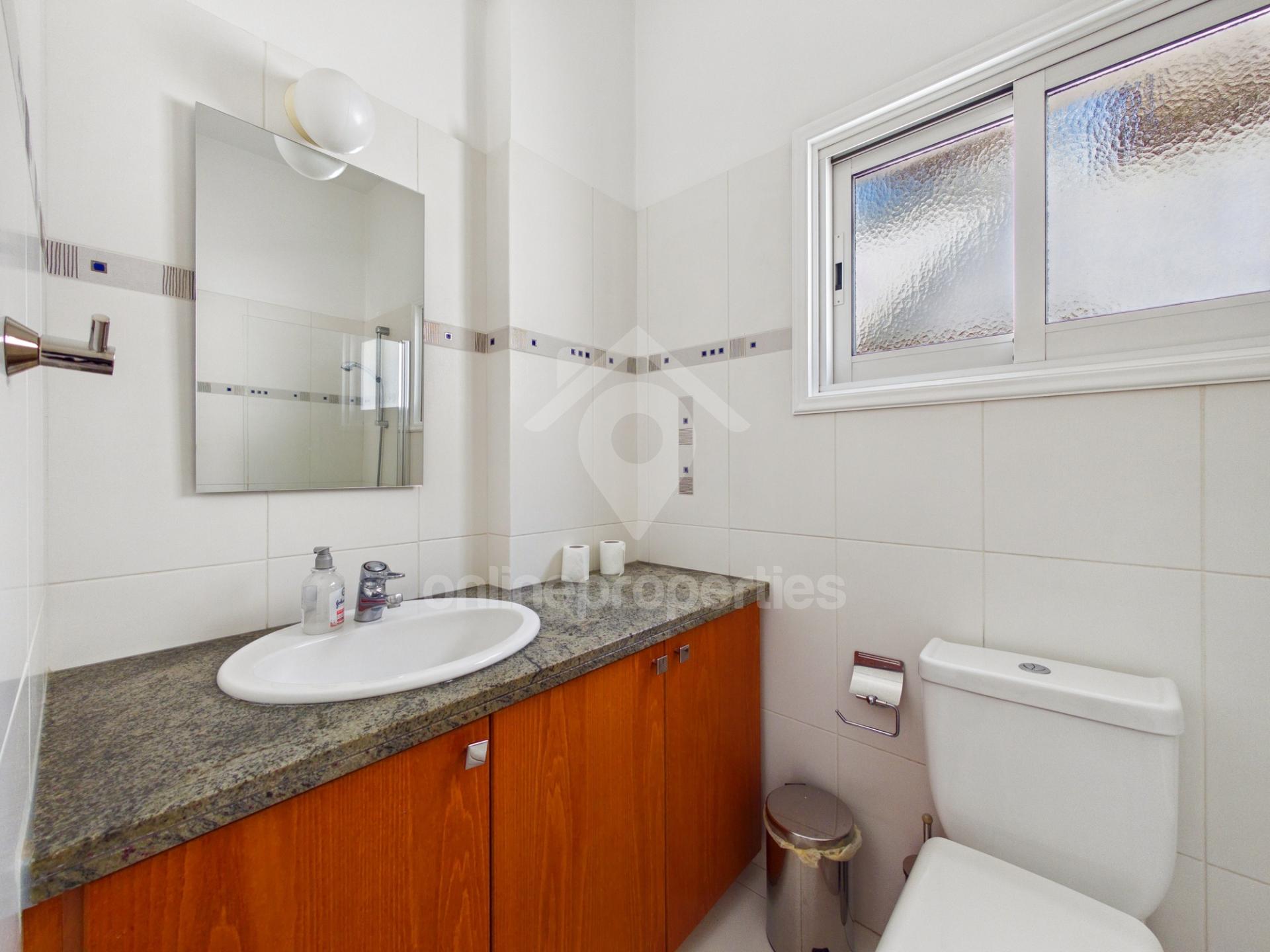 To change image, hover mouse over thumbnails below