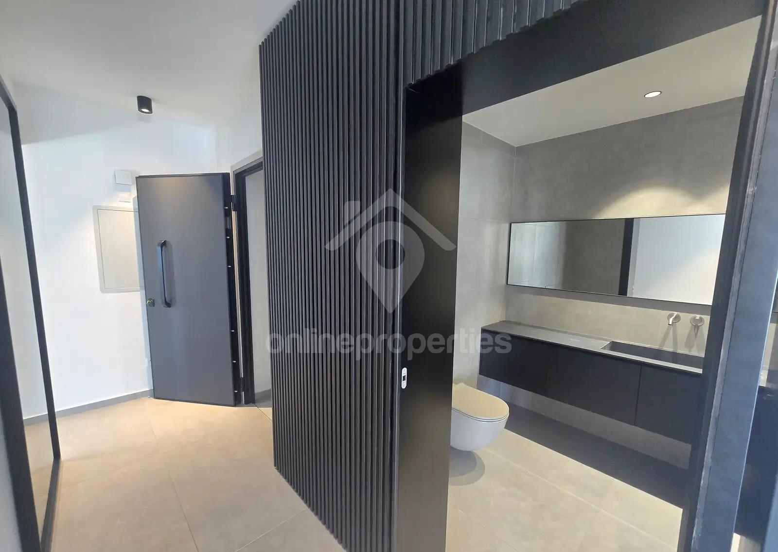 To change image, hover mouse over thumbnails below