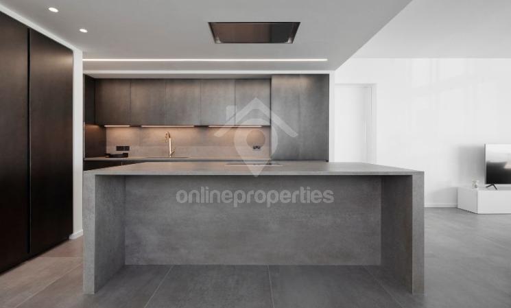 To change image, hover mouse over thumbnails below