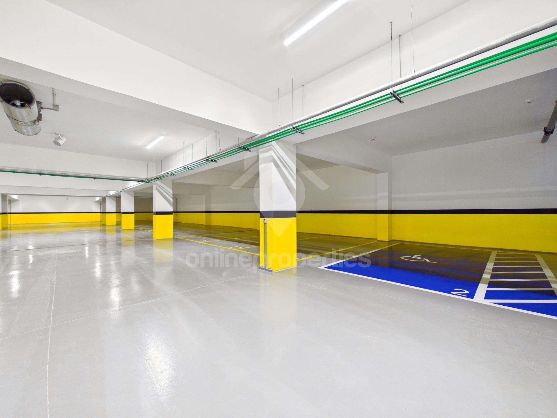 To change image, hover mouse over thumbnails below