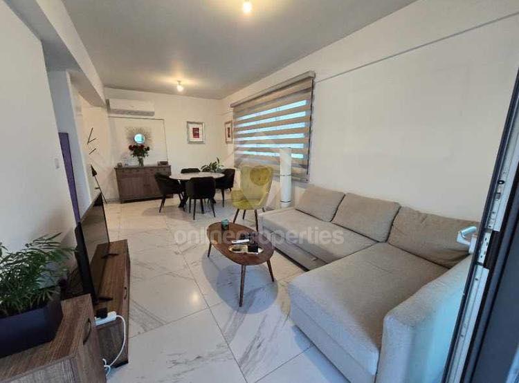 To change image, hover mouse over thumbnails below