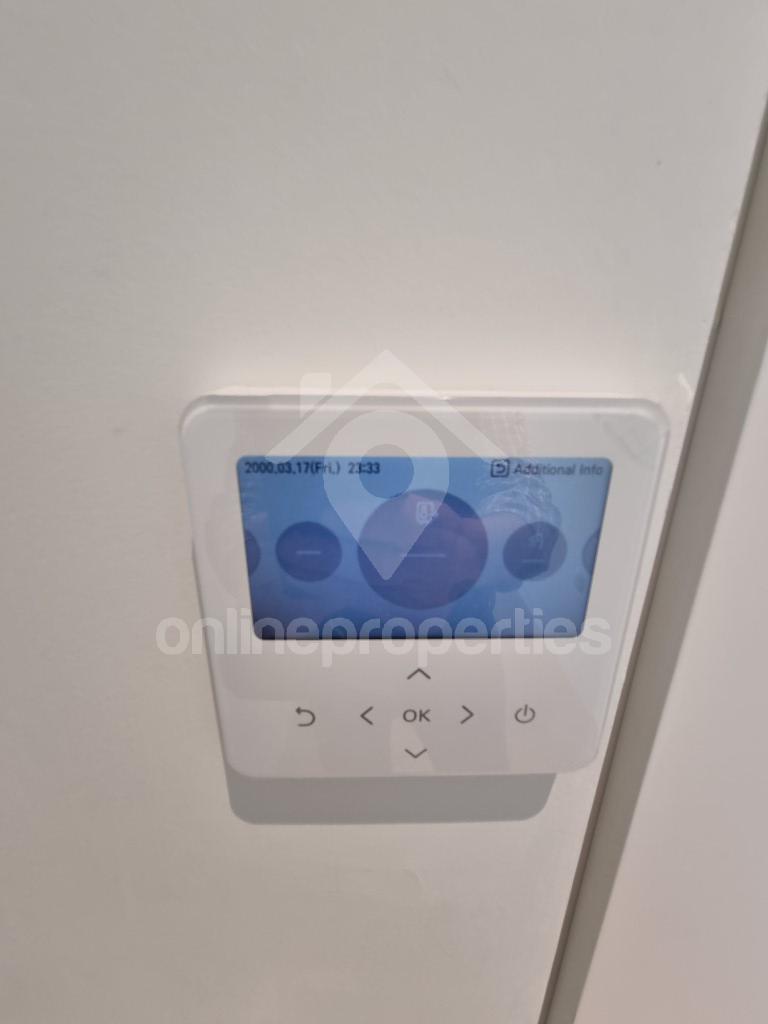 To change image, hover mouse over thumbnails below