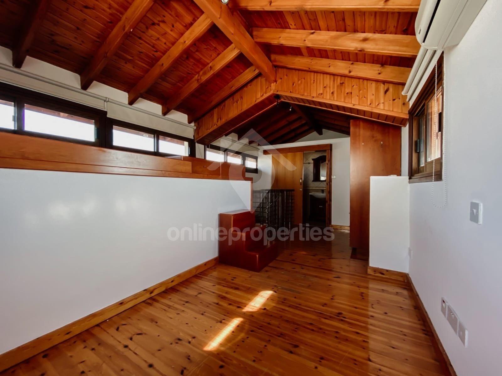 To change image, hover mouse over thumbnails below