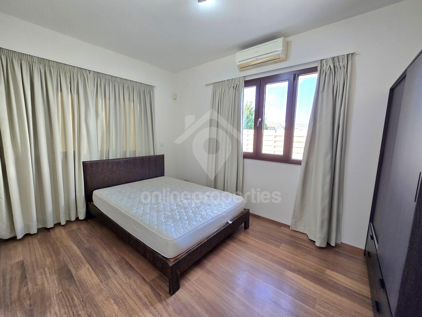 To change image, hover mouse over thumbnails below