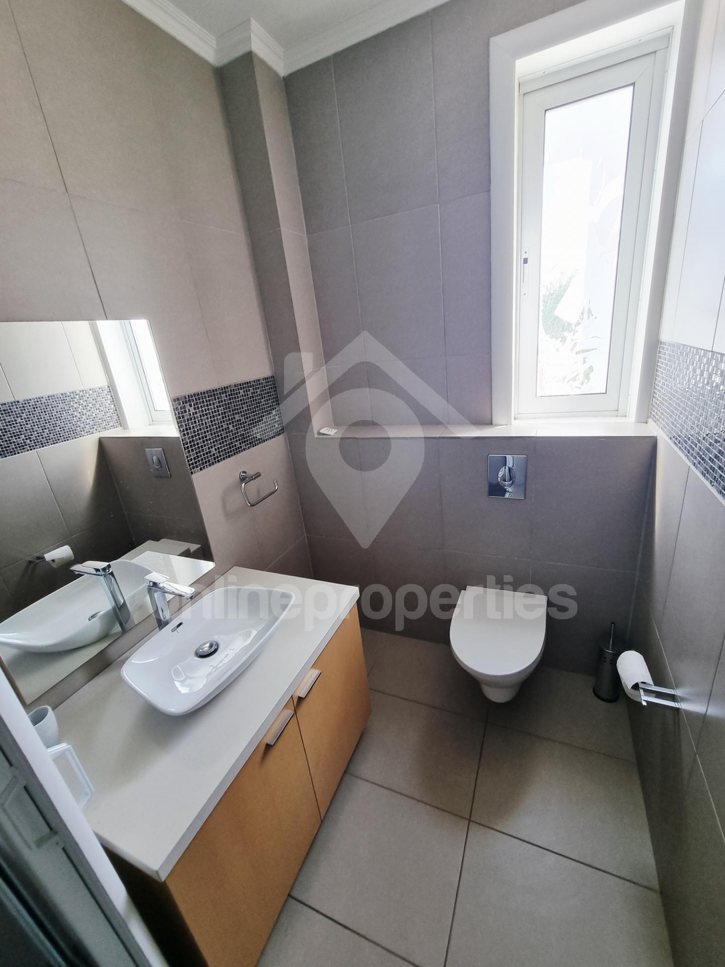 To change image, hover mouse over thumbnails below