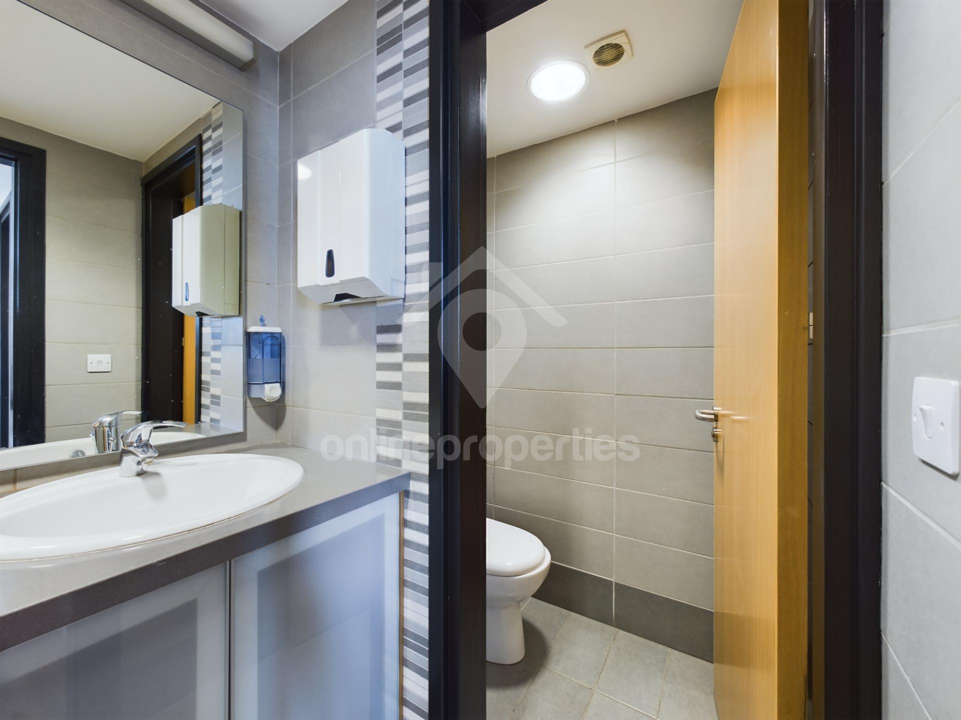 To change image, hover mouse over thumbnails below