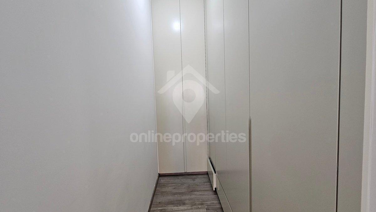 To change image, hover mouse over thumbnails below