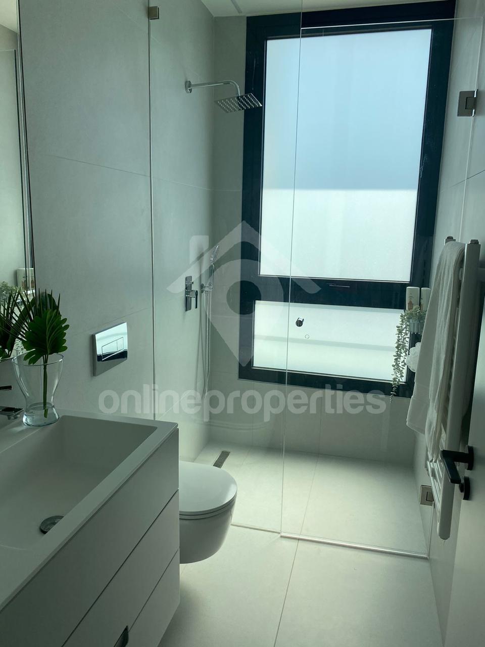 To change image, hover mouse over thumbnails below