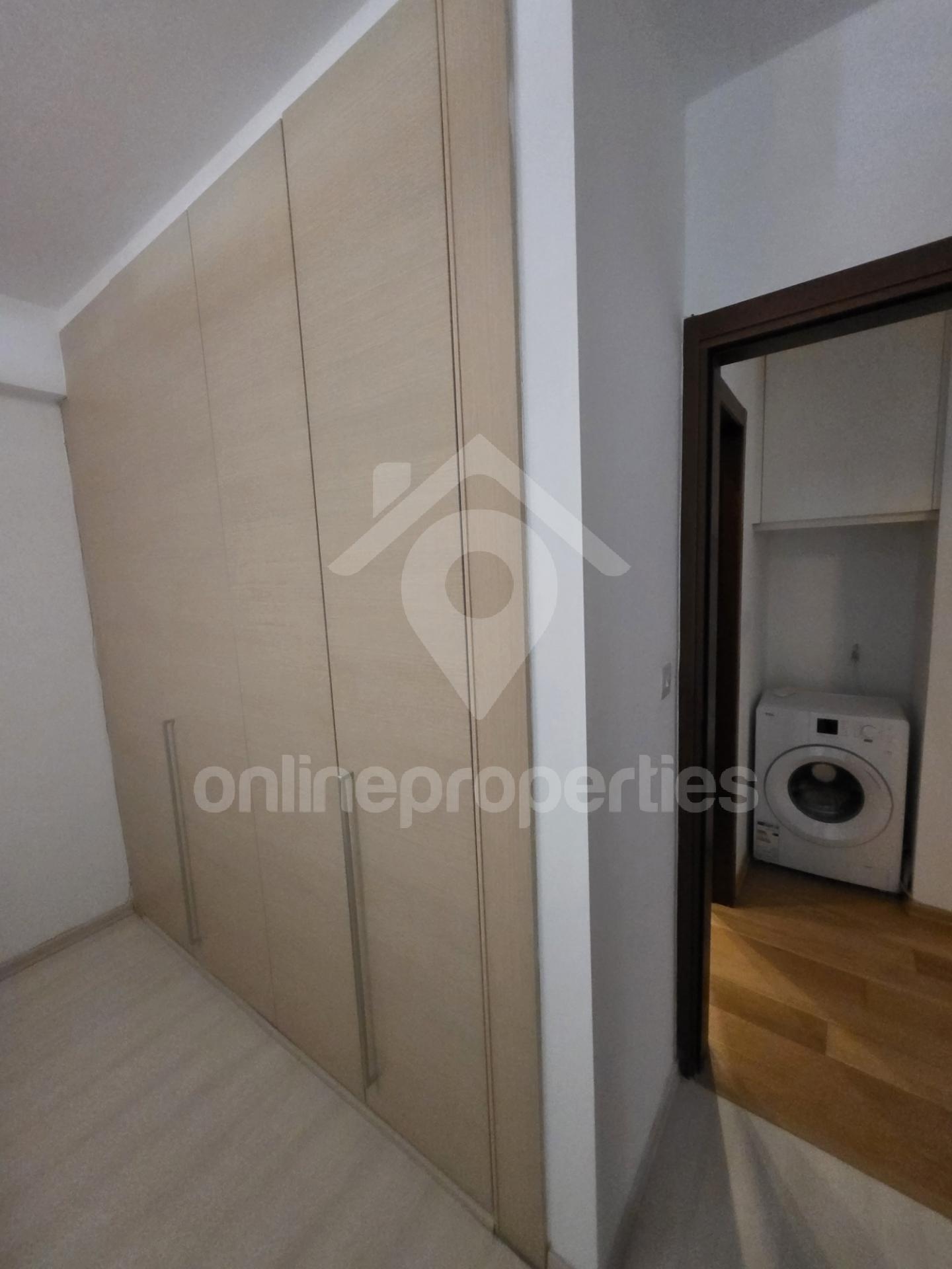 To change image, hover mouse over thumbnails below