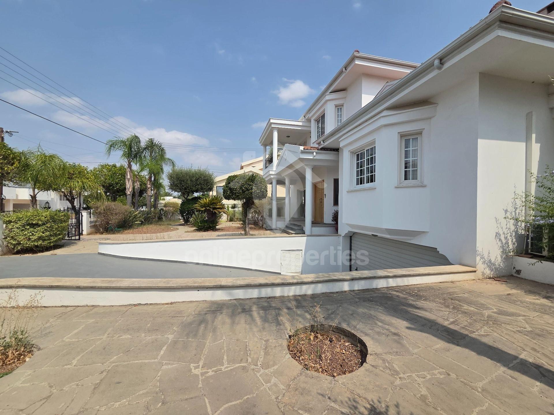 To change image, hover mouse over thumbnails below