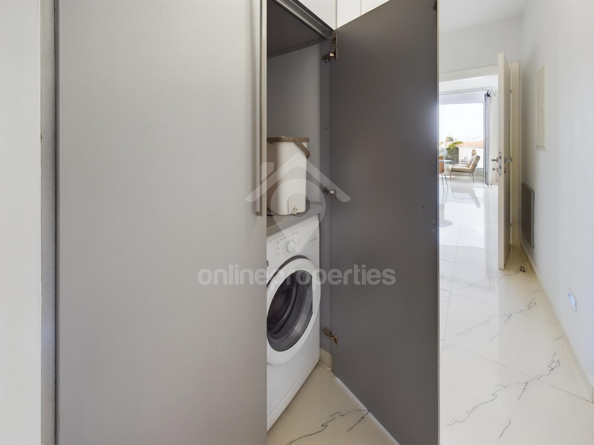 To change image, hover mouse over thumbnails below