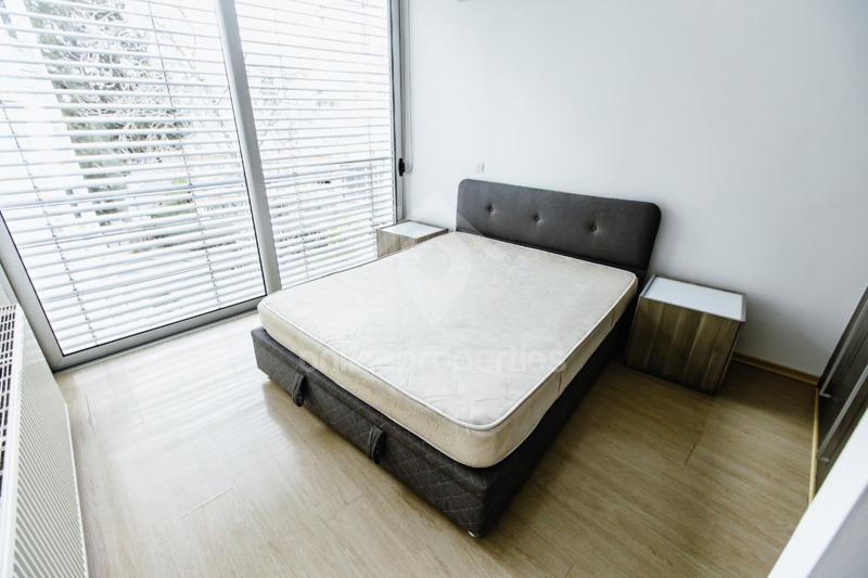 To change image, hover mouse over thumbnails below