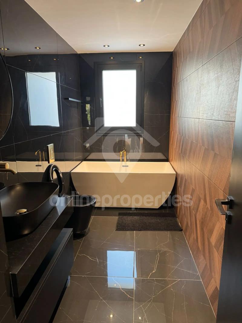 To change image, hover mouse over thumbnails below