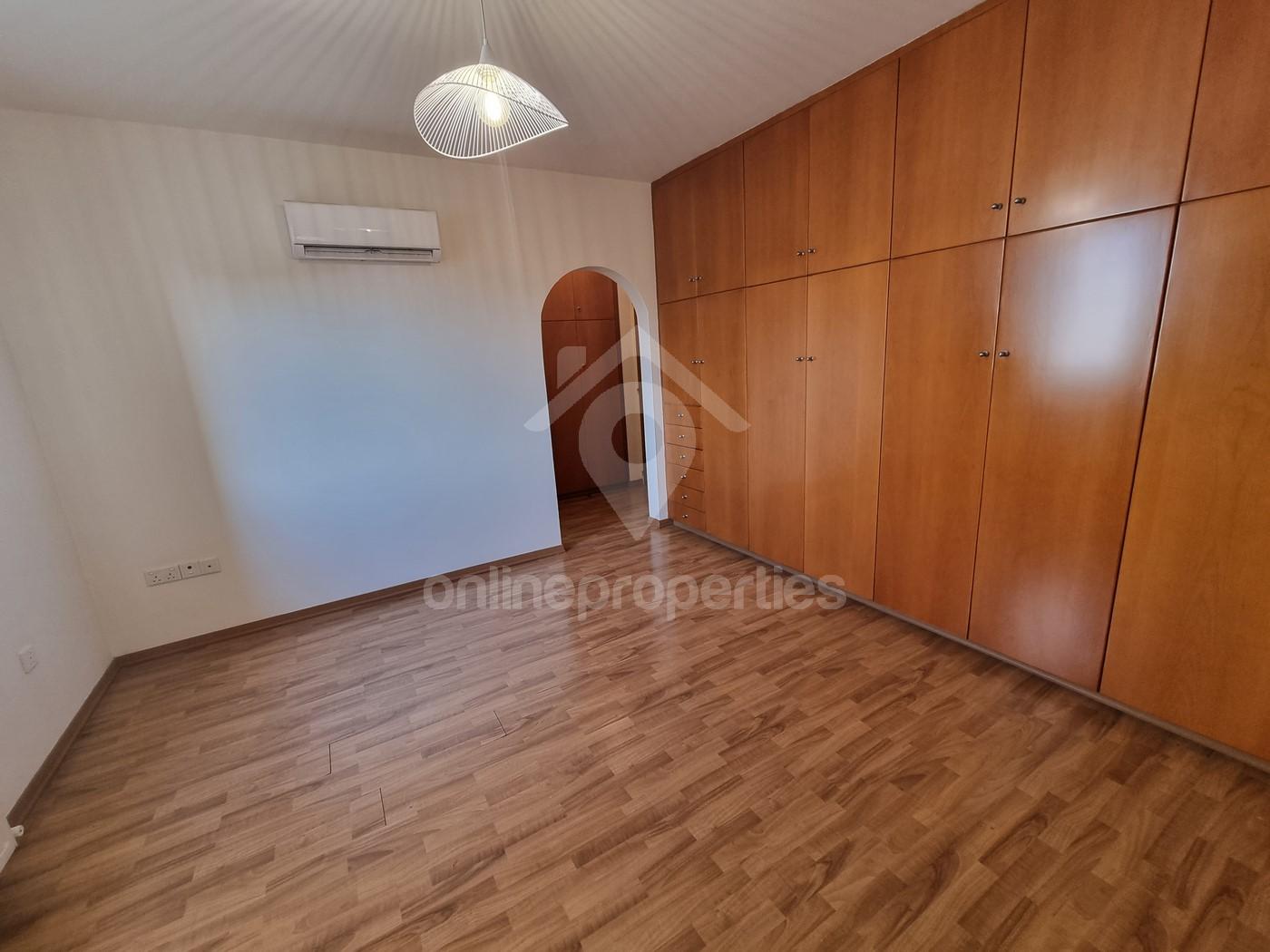 To change image, hover mouse over thumbnails below