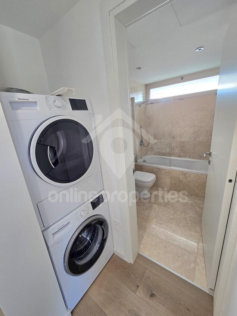 To change image, hover mouse over thumbnails below