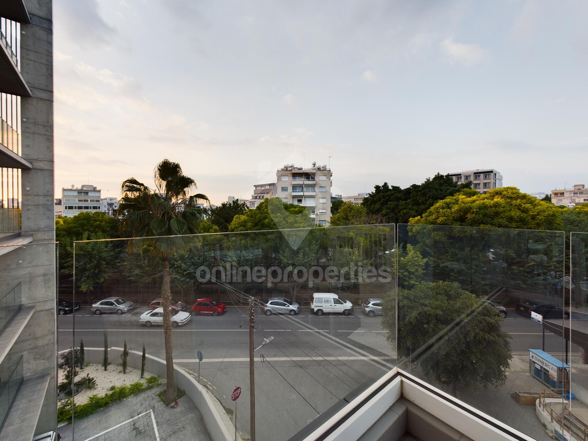 To change image, hover mouse over thumbnails below