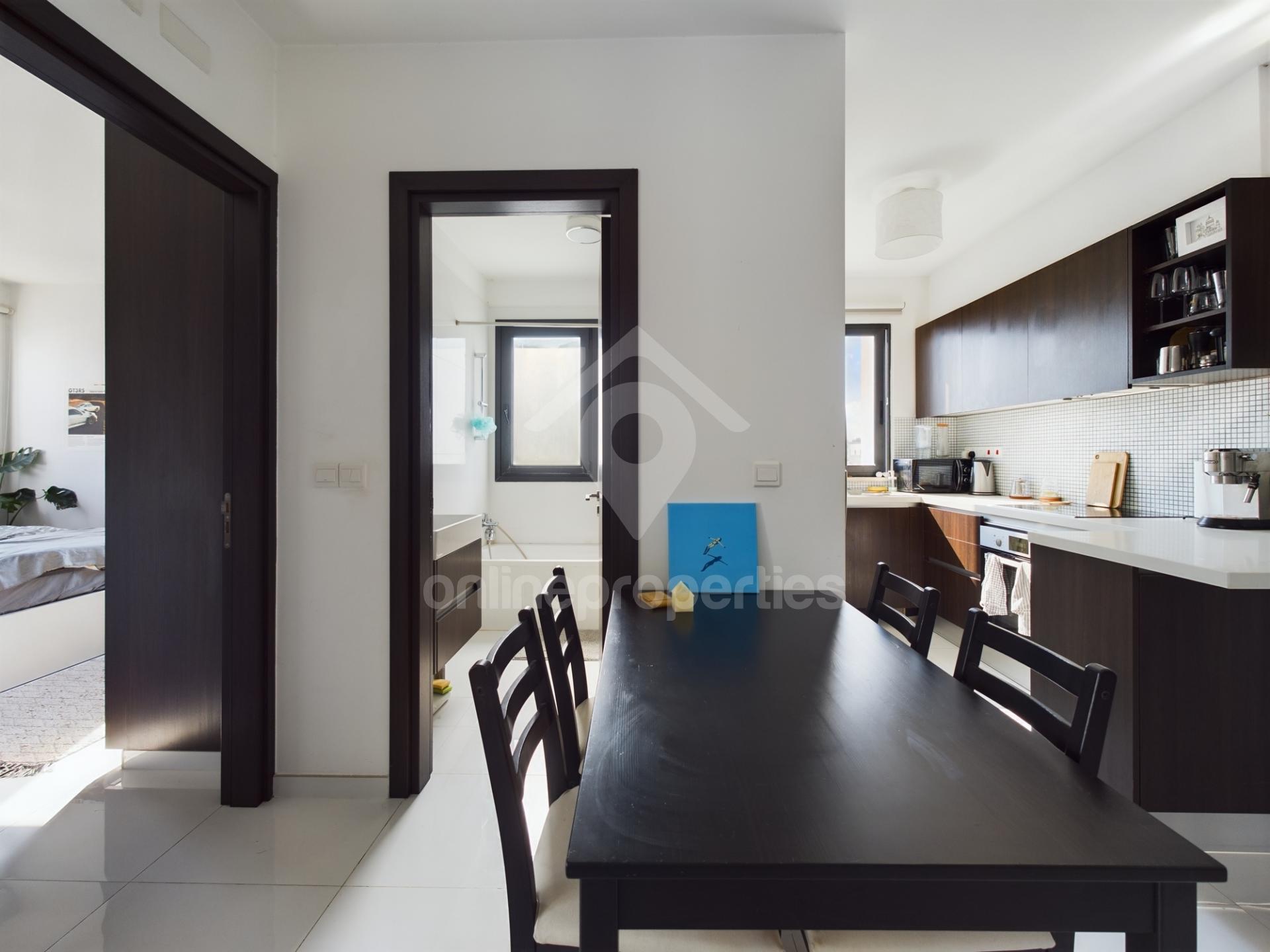 To change image, hover mouse over thumbnails below