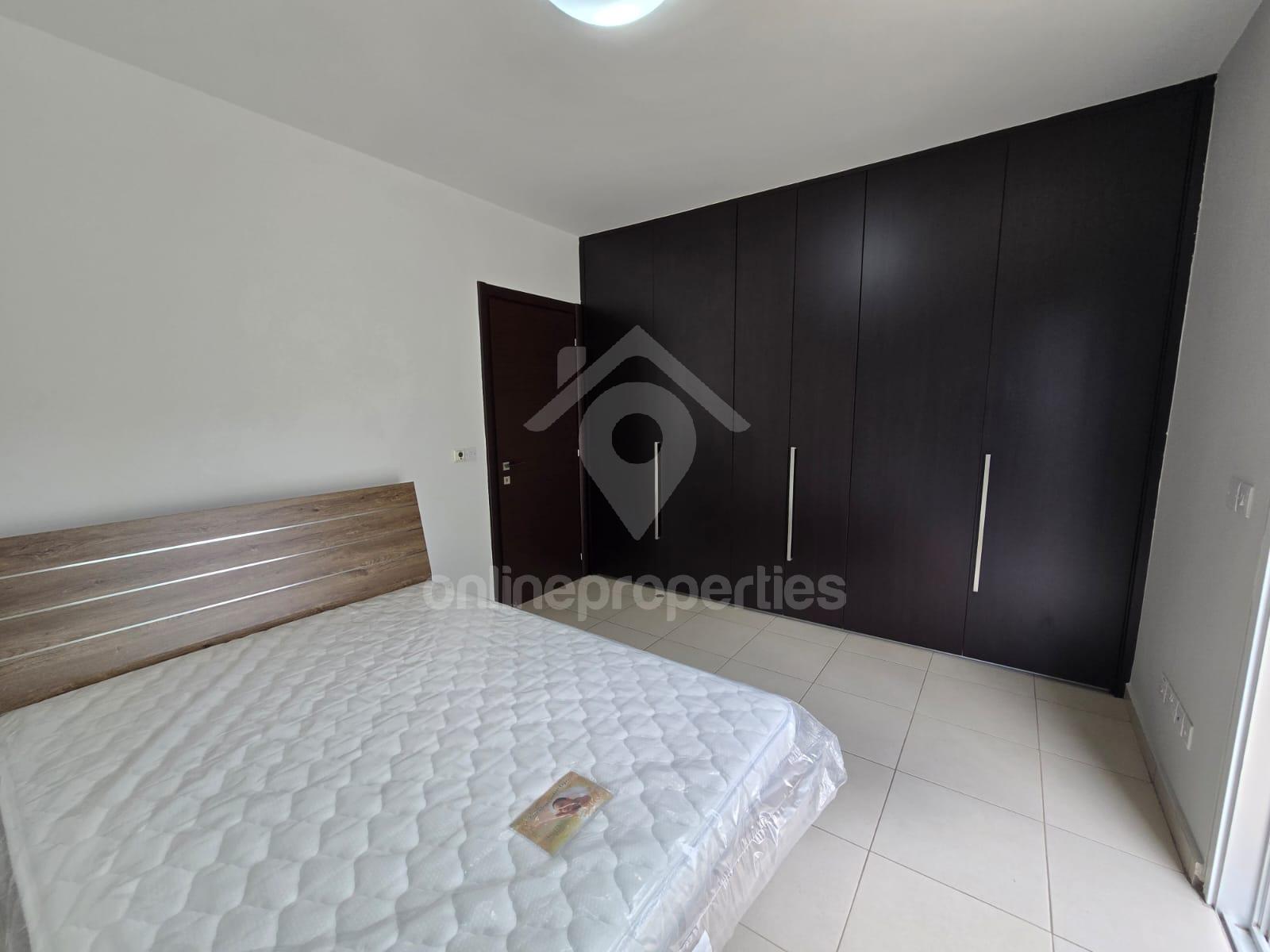 To change image, hover mouse over thumbnails below