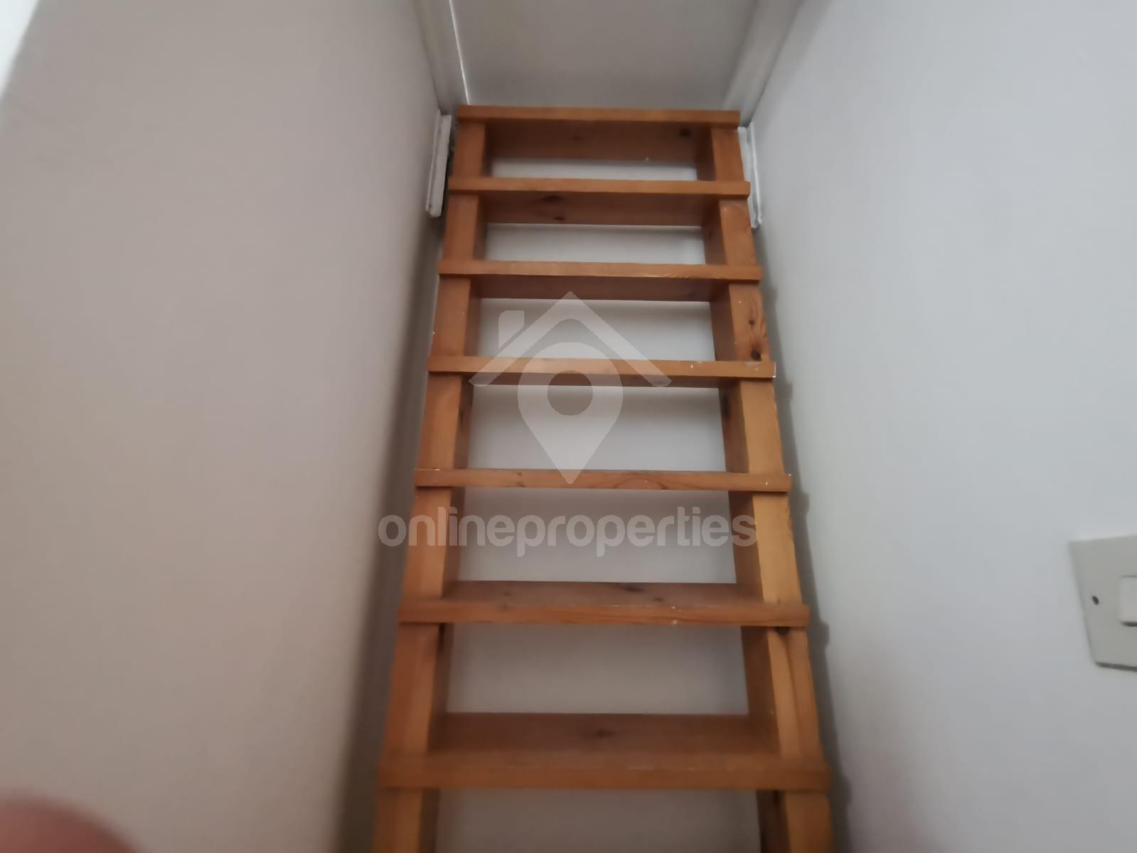 To change image, hover mouse over thumbnails below