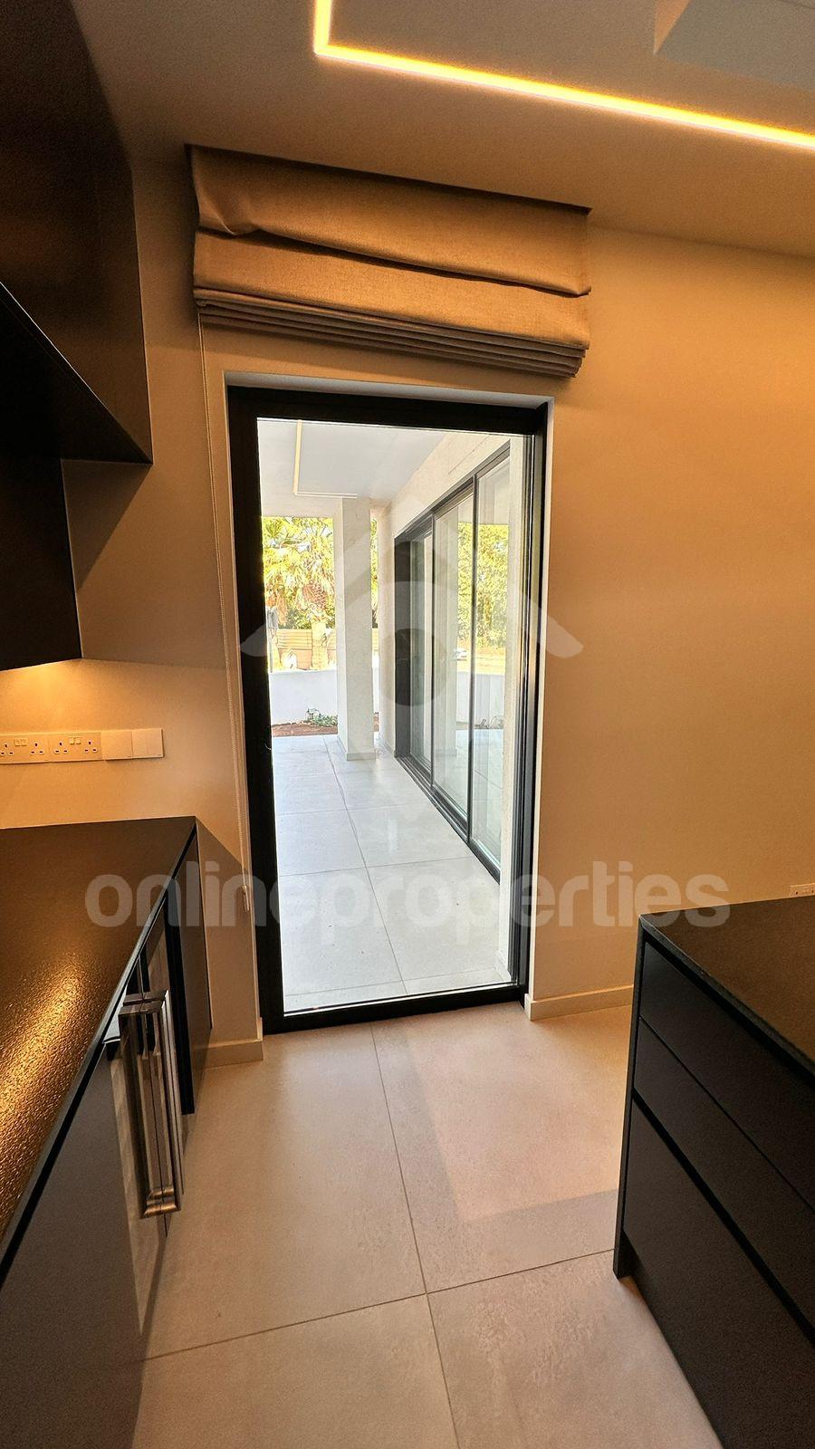 To change image, hover mouse over thumbnails below