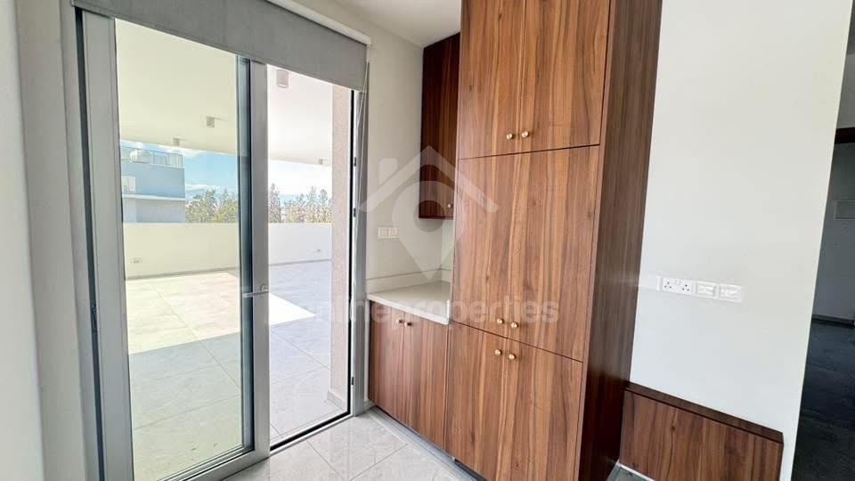 To change image, hover mouse over thumbnails below