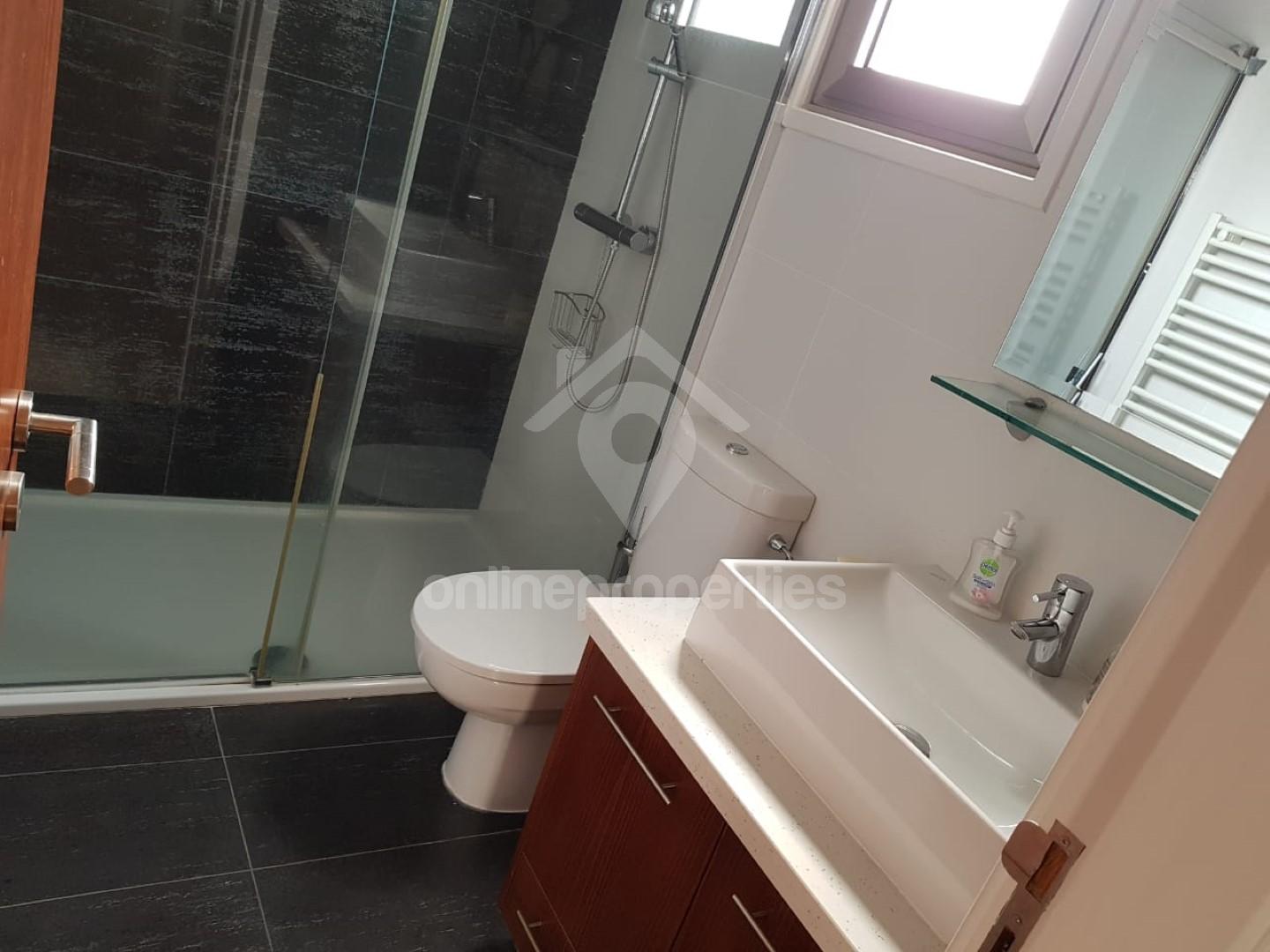 To change image, hover mouse over thumbnails below