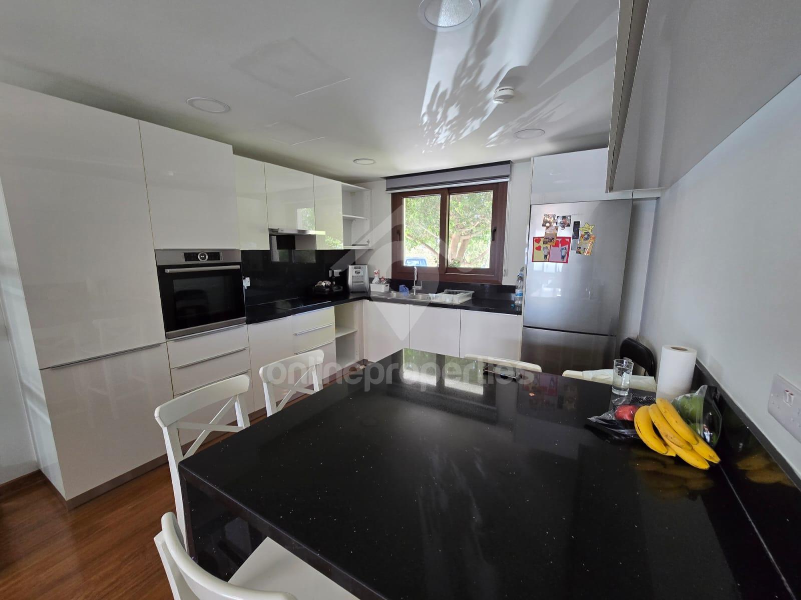 To change image, hover mouse over thumbnails below