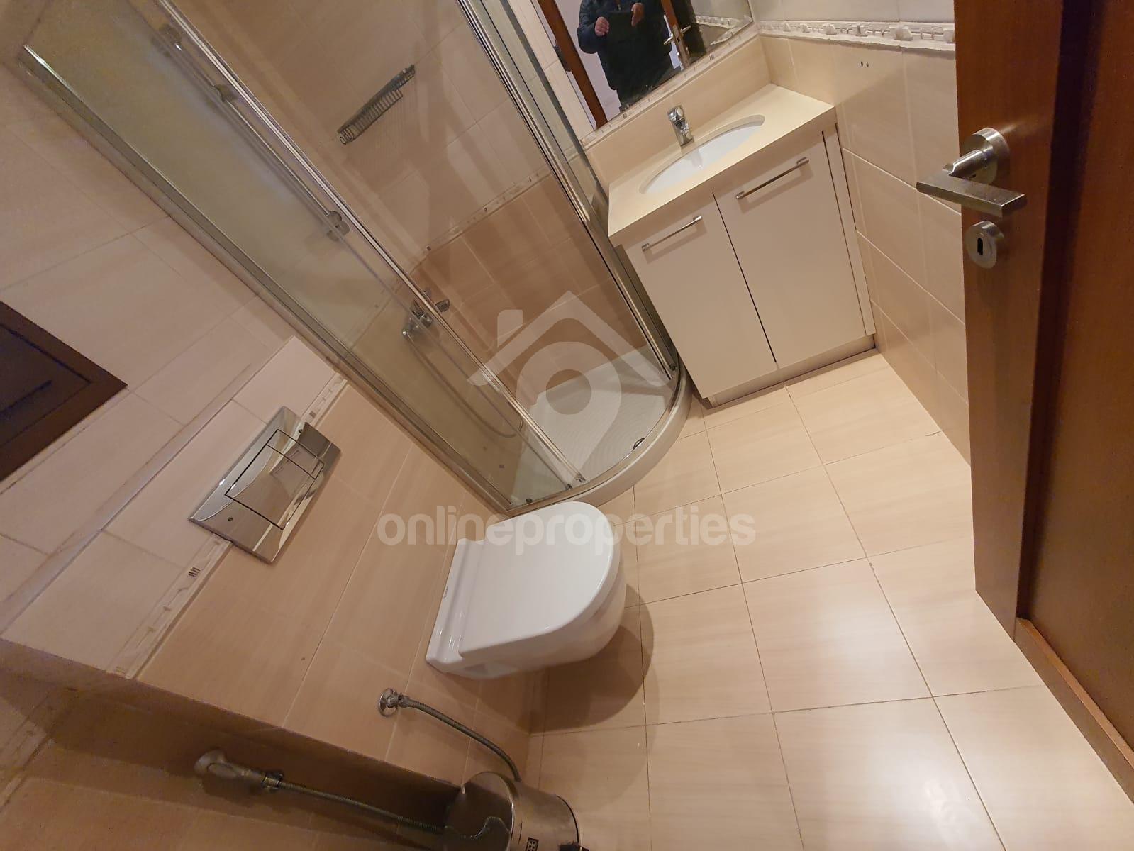 To change image, hover mouse over thumbnails below