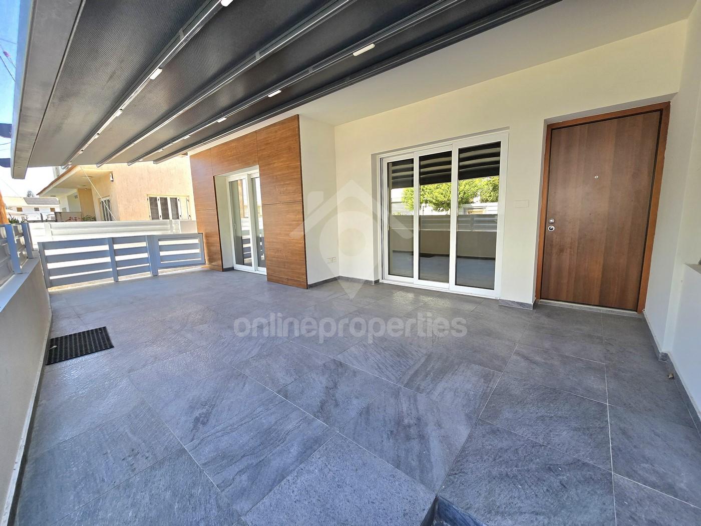 To change image, hover mouse over thumbnails below