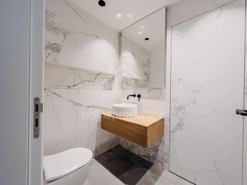 To change image, hover mouse over thumbnails below