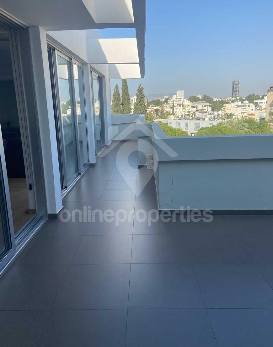 To change image, hover mouse over thumbnails below