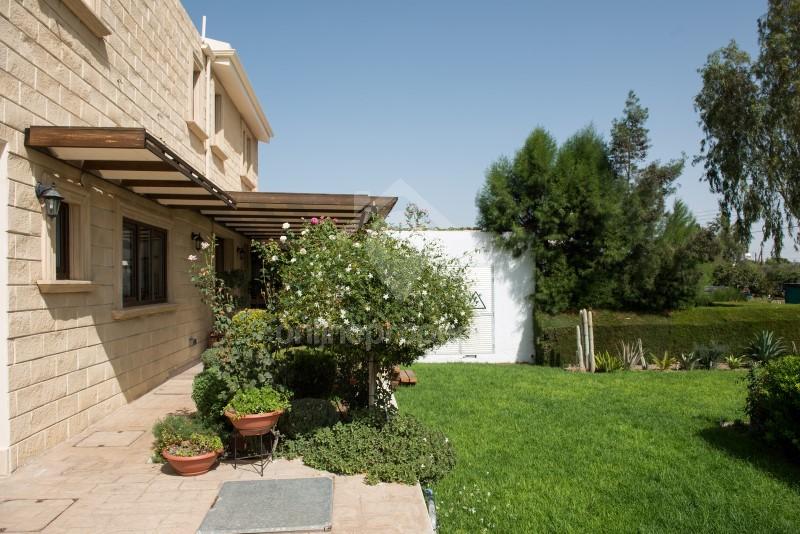 To change image, hover mouse over thumbnails below