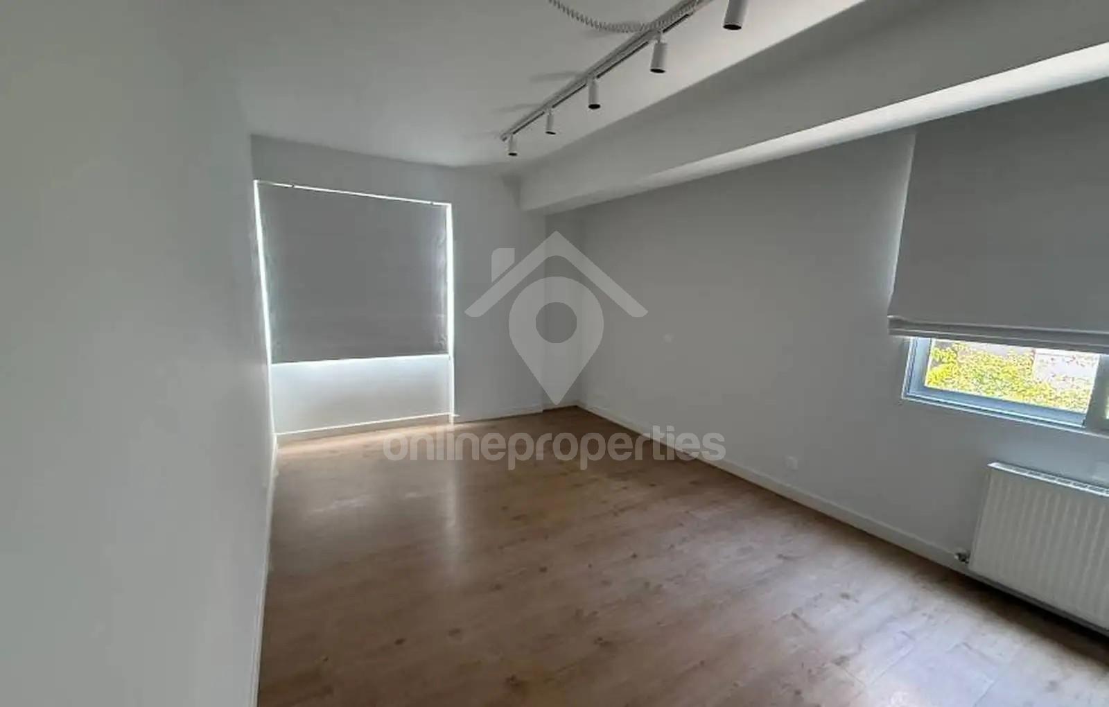 To change image, hover mouse over thumbnails below