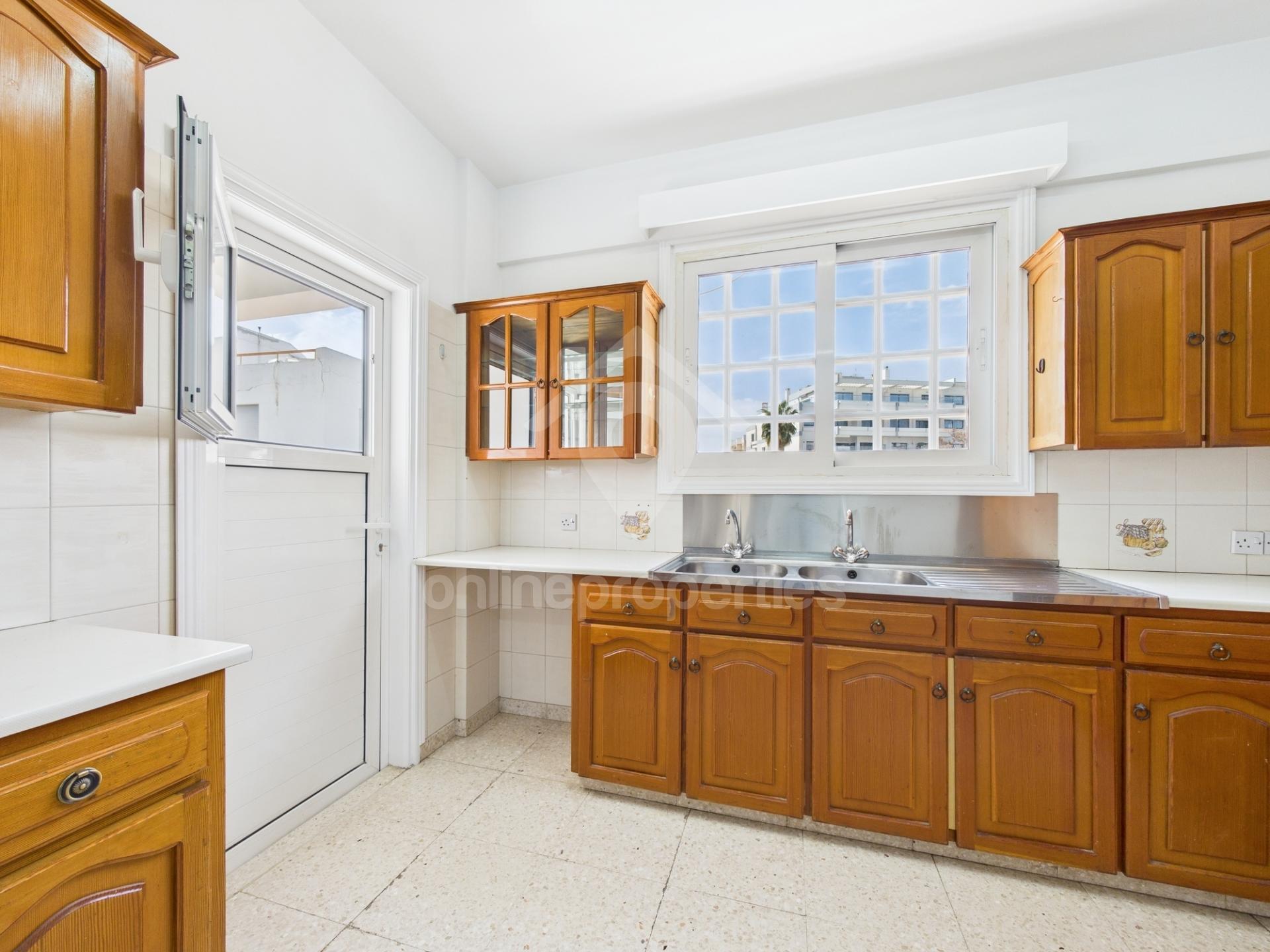 To change image, hover mouse over thumbnails below