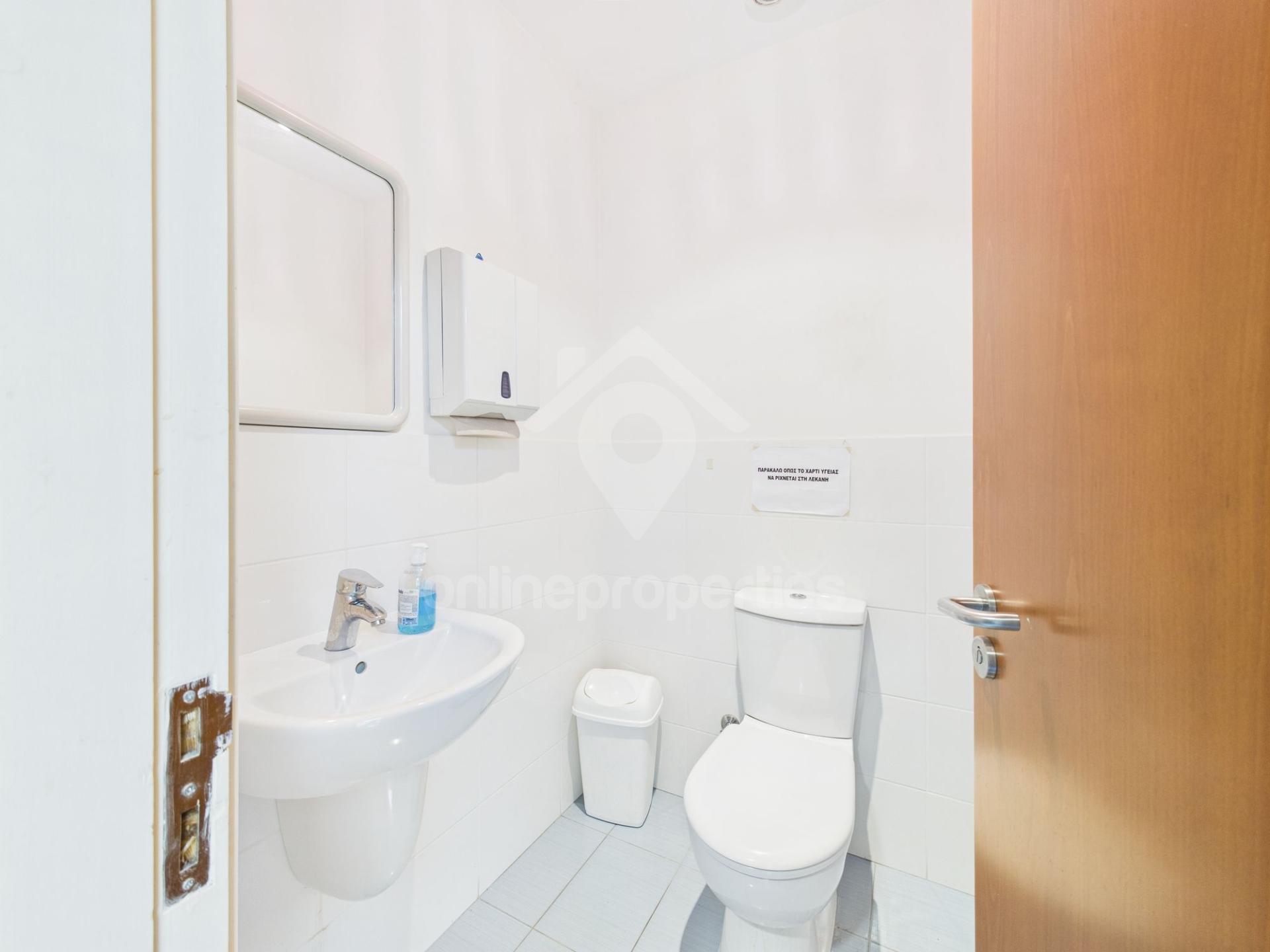 To change image, hover mouse over thumbnails below