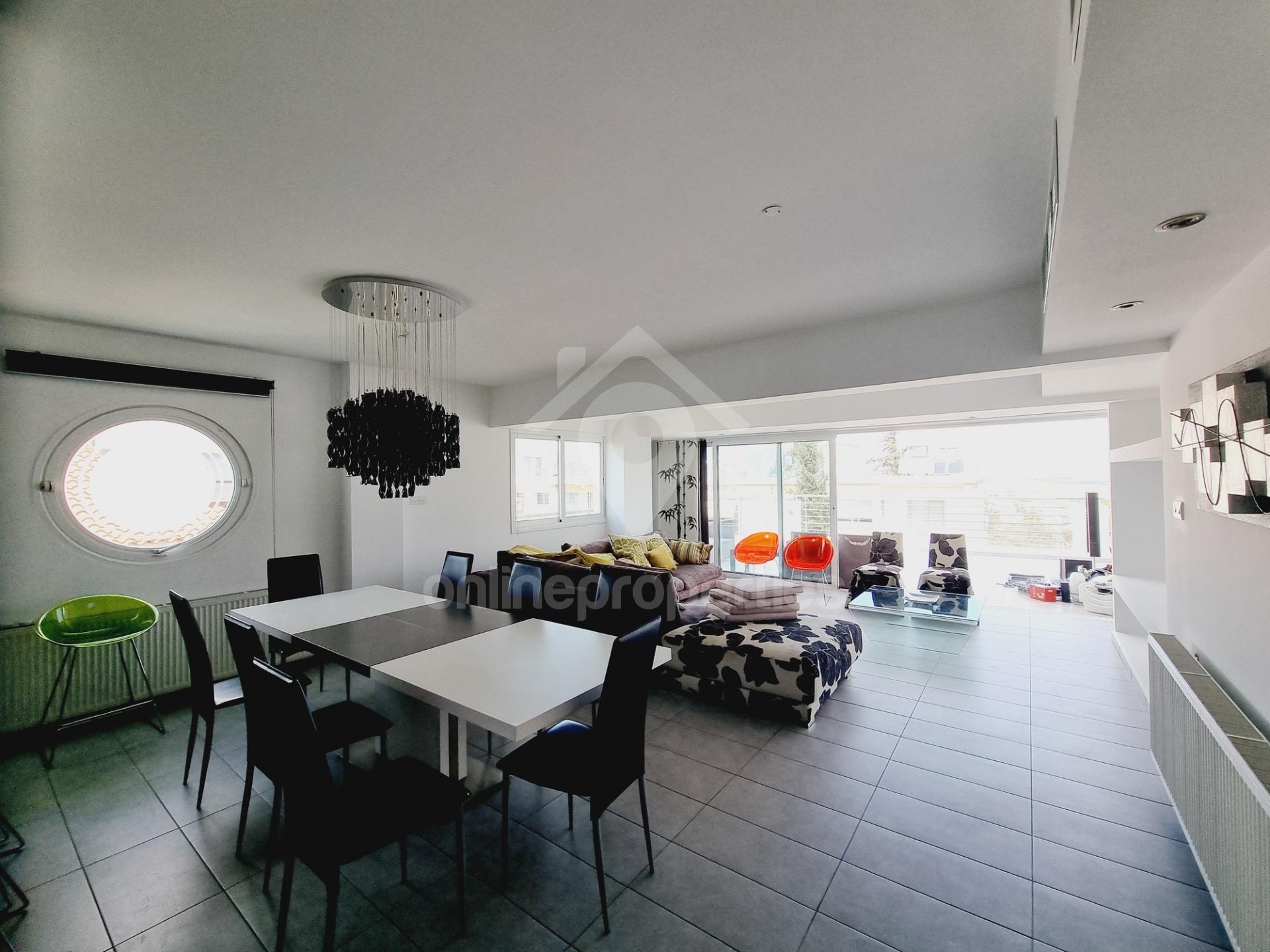 To change image, hover mouse over thumbnails below