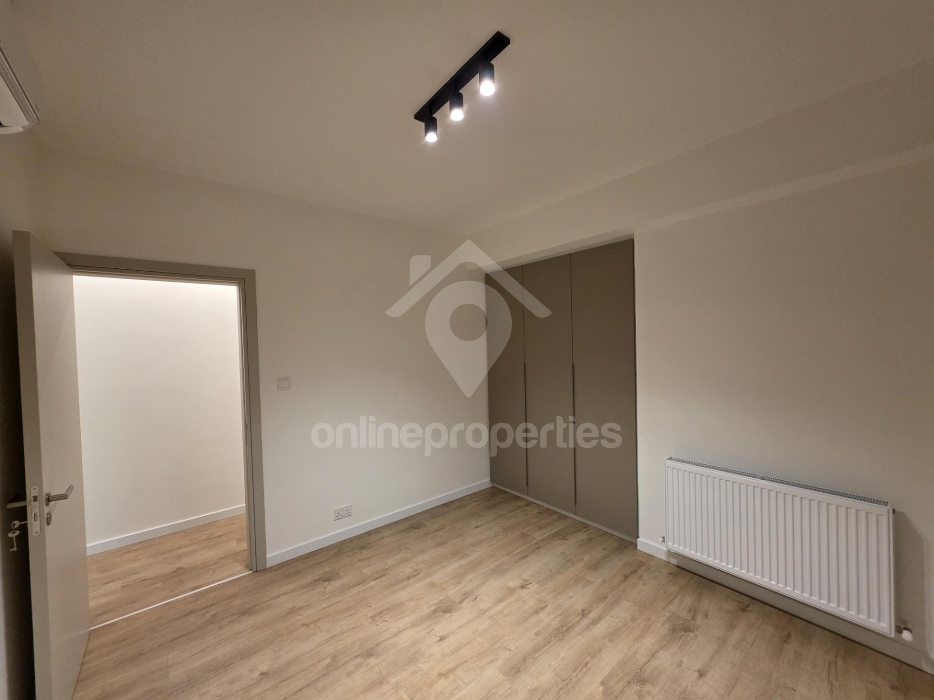 To change image, hover mouse over thumbnails below