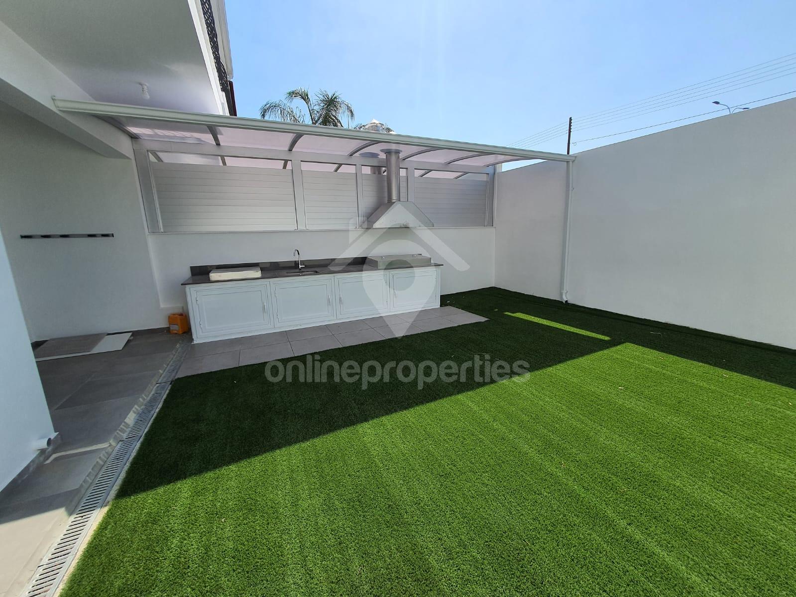 To change image, hover mouse over thumbnails below