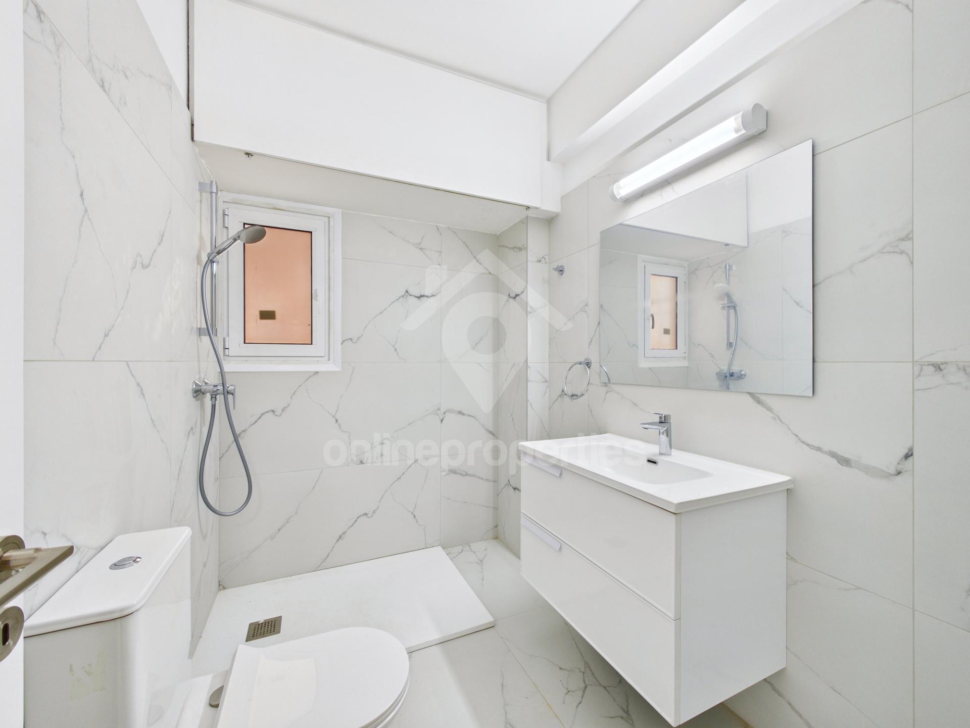 To change image, hover mouse over thumbnails below