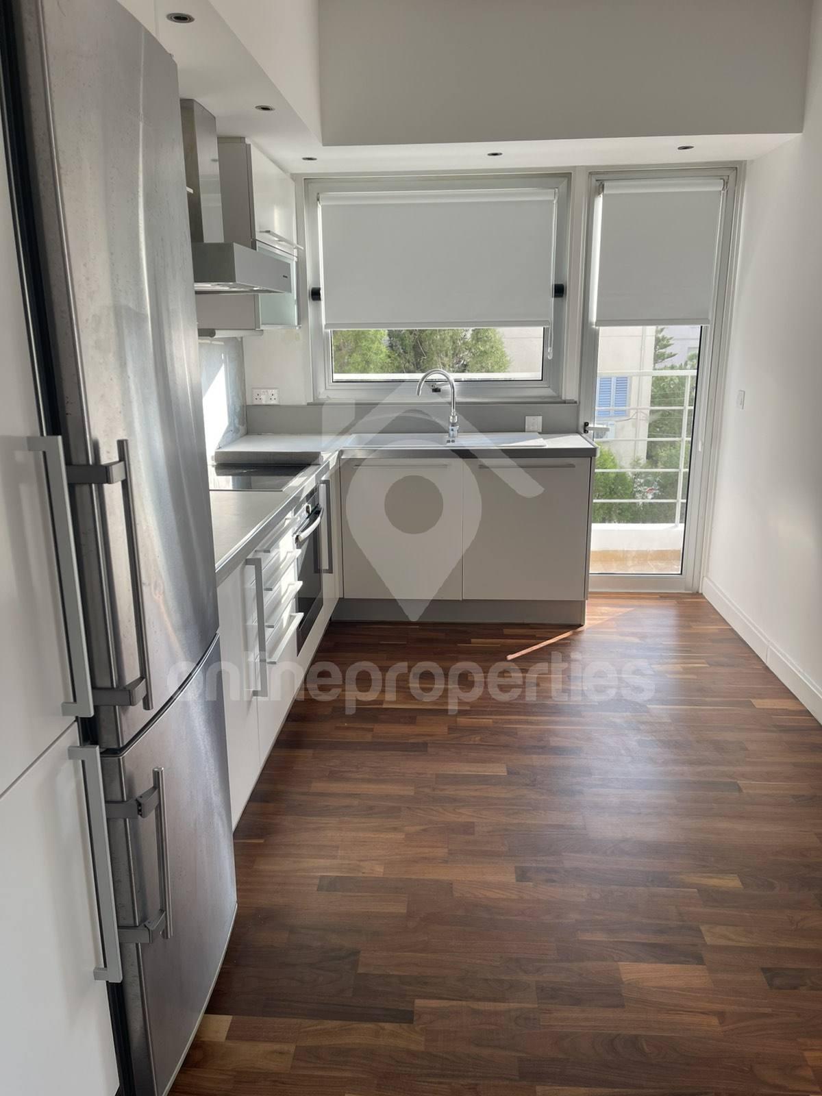 To change image, hover mouse over thumbnails below